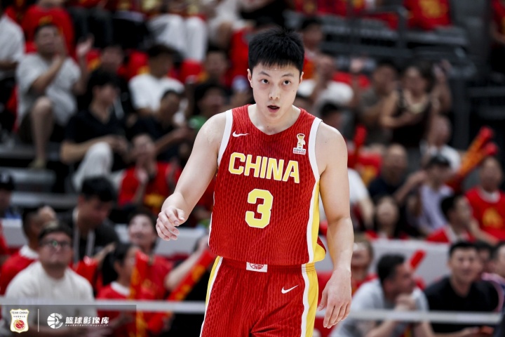 解说：中国男篮万年不变的心态问题 进攻投篮手都硬成啥样了