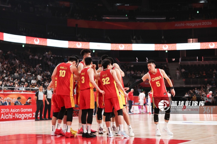 中国队三节战罢落后日本队31分！“中国男篮vs日本男篮”登顶热搜