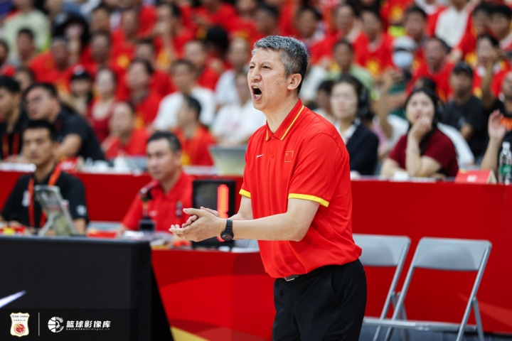 媒体人：我早就说郭士强水平不行 乔帅能下课他就不能？他特殊？